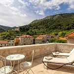 Dvor Pitve Villas