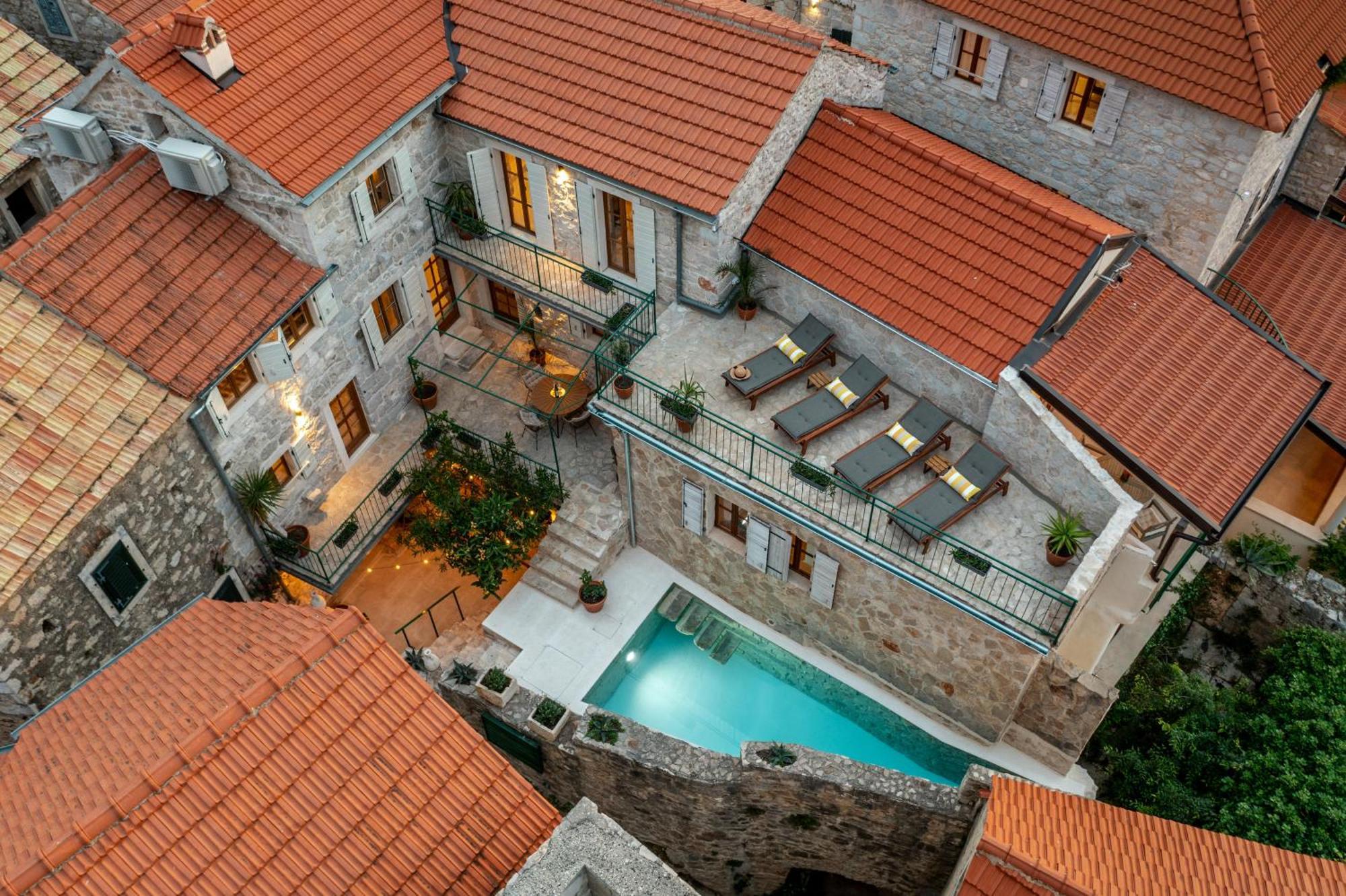 Dvor Pitve * Jelsa (Hvar)