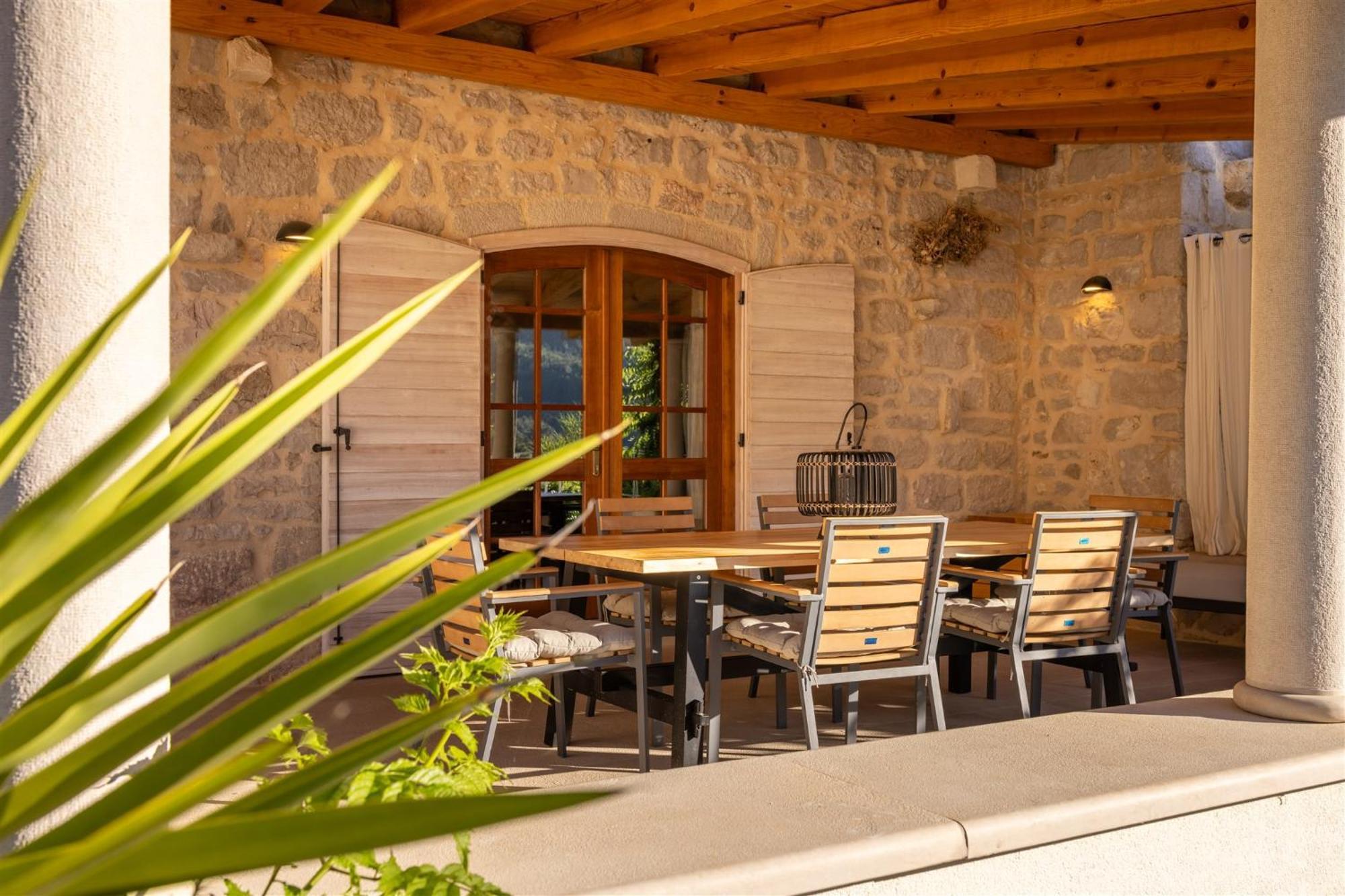 Dvor Pitve * Jelsa (Hvar)