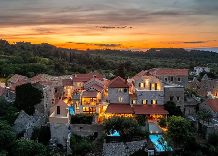 Dvor Pitve Villas